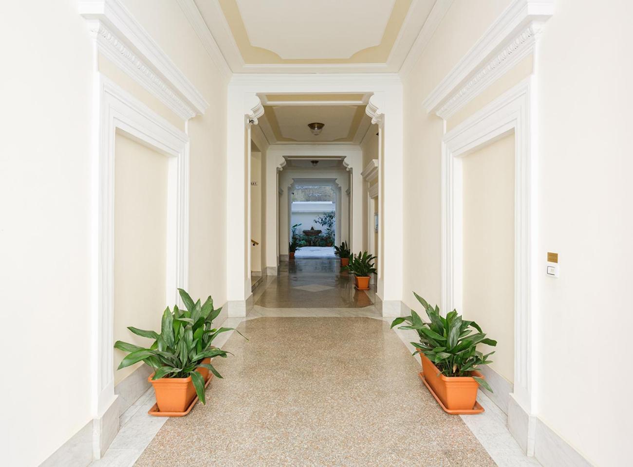 Modern Comfort, Poetic Charm — Photos 1
